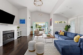 Woodward Way Luxe Villa Near Beach w Pool Hot Tub Stocked Chef s Kitch