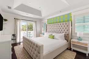 Woodward Way Luxe Villa Near Beach w Pool Hot Tub Stocked Chef s Kitch