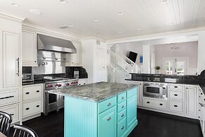 Woodward Way Luxe Villa Near Beach w Pool Hot Tub Stocked Chef s Kitch