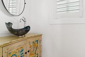 Woodward Way Luxe Villa Near Beach w Pool Hot Tub Stocked Chef s Kitch