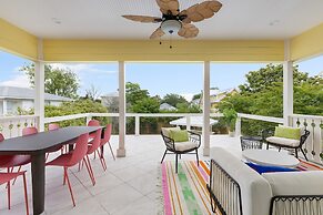 Woodward Way Luxe Villa Near Beach w Pool Hot Tub Stocked Chef s Kitch