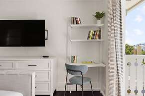 Woodward Way Luxe Villa Near Beach w Pool Hot Tub Stocked Chef s Kitch