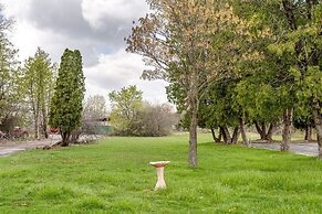 Stylish Downtown Detroit Apartment for 2 With Wifi