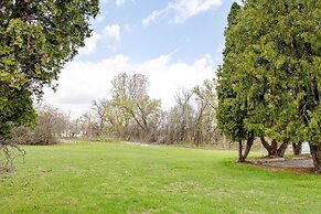 Stylish Downtown Detroit Apartment for 2 With Wifi