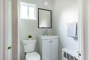 Private Room w/ Bath & Kitchen Access in Brownstown