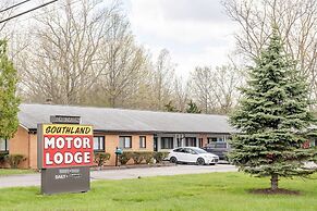 Private Room w/ Bath & Kitchen Access in Brownstown