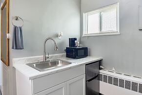 Private Room w/ Bath & Kitchen Access in Brownstown