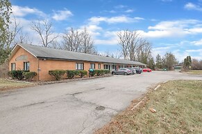 Comfortable Stay in Brownstown w/ Great Amenities