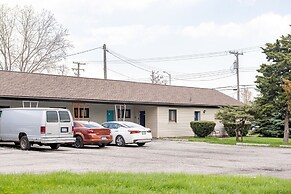 Comfortable Stay in Brownstown w/ Great Amenities
