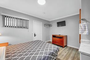 Comfortable Stay in Brownstown w/ Great Amenities