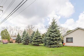 Comfortable Stay in Brownstown w/ Great Amenities