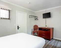 Comfortable Brownstown Stay Queen Bed & Private Bath