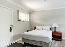 Comfortable Brownstown Stay Queen Bed & Private Bath