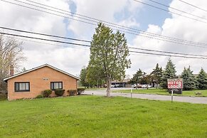 Comfortable Brownstown Stay Queen Bed & Private Bath