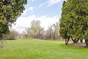 Comfortable Brownstown Stay Queen Bed & Private Bath