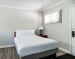 Comfortable Brownstown Stay Queen Bed & Private Bath