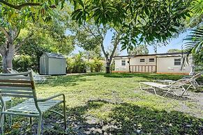 Modern Hallandale Apt w/ Backyard Near Beach