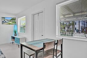 Modern Hallandale Apt w/ Backyard Near Beach