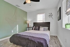 Zen 2br, 7 Min From Beach & Airport, Save Now!