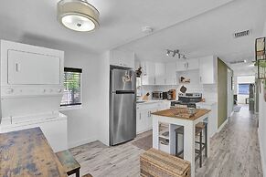 Zen 2br, 7 Min From Beach & Airport, Save Now!