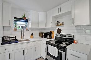 Zen 2br, 7 Min From Beach & Airport, Save Now!