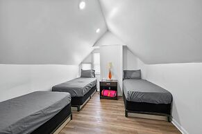 Detroit Getaway: 2-bedroom Apartment for 7 & Wifi