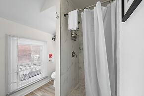 Detroit Getaway: 2-bedroom Apartment for 7 & Wifi