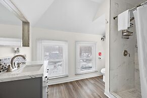 Detroit Getaway: 2-bedroom Apartment for 7 & Wifi