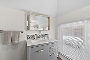 Detroit Getaway: 2-bedroom Apartment for 7 & Wifi