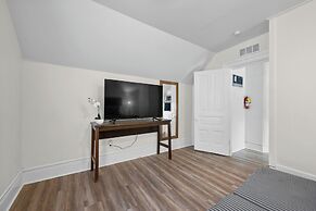 Detroit Getaway: 2-bedroom Apartment for 7 & Wifi