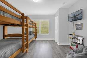 3BR Condo w/ BBQ & Heated Pool Near Disney & Malls