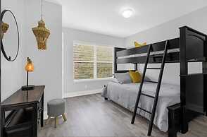 3BR Condo w/ BBQ & Heated Pool Near Disney & Malls