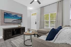 3BR Condo w/ BBQ & Heated Pool Near Disney & Malls