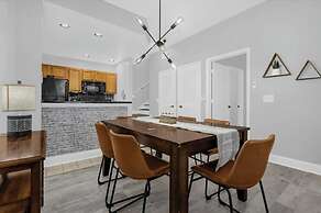 3BR Condo w/ BBQ & Heated Pool Near Disney & Malls