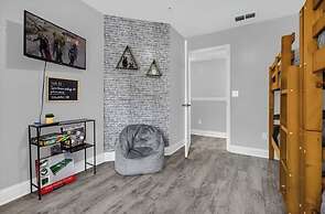 3BR Condo w/ BBQ & Heated Pool Near Disney & Malls