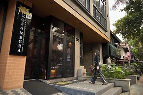 Stadio's Cozy Rosa Negra Suite