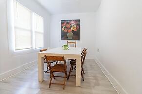 Family-friendly 4BR Detroit Home: Wifi & Parking