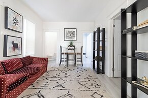 Family-friendly 4BR Detroit Home: Wifi & Parking