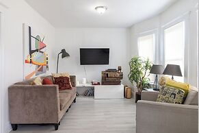 Family-friendly 4BR Detroit Home: Wifi & Parking