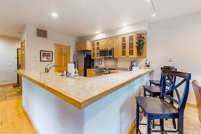 Family - Friendly 3 Bedroom in River Run Village With Mountain View