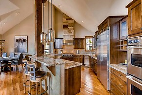 Breck_snowy_point_chalet