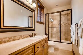 Breck_snowy_point_chalet