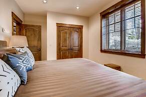 Breck_snowy_point_chalet