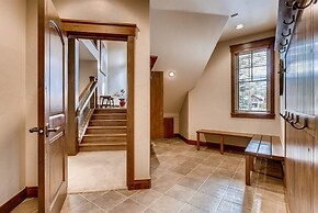 Breck_snowy_point_chalet