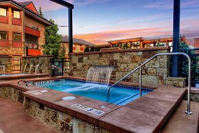 Ski-in, Ski-out 3 Bedroom in Downtown Breckenridge at Peak 9