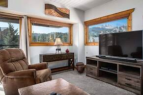 Ski-in, Ski-out 3 Bedroom in Downtown Breckenridge at Peak 9