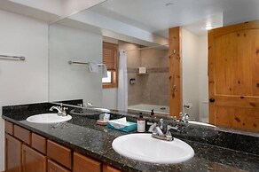 Ski-in, Ski-out 3 Bedroom in Downtown Breckenridge at Peak 9