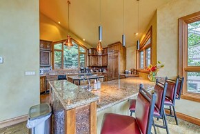 Breckenridge 5 Bedroom Luxury Home w/ Hot Tub & Views!