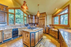 Breckenridge 5 Bedroom Luxury Home w/ Hot Tub & Views!