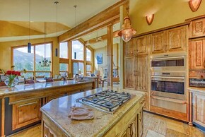 Breckenridge 5 Bedroom Luxury Home w/ Hot Tub & Views!